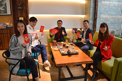 香港正能量科技集團(tuán)祝大家新年快樂(lè)